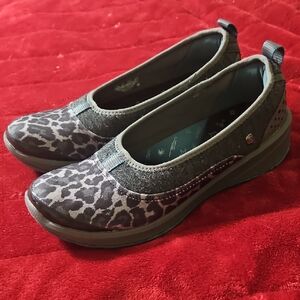 Bzees Gray Cheetah Print Gleam Slip On Loafers Size 7.5